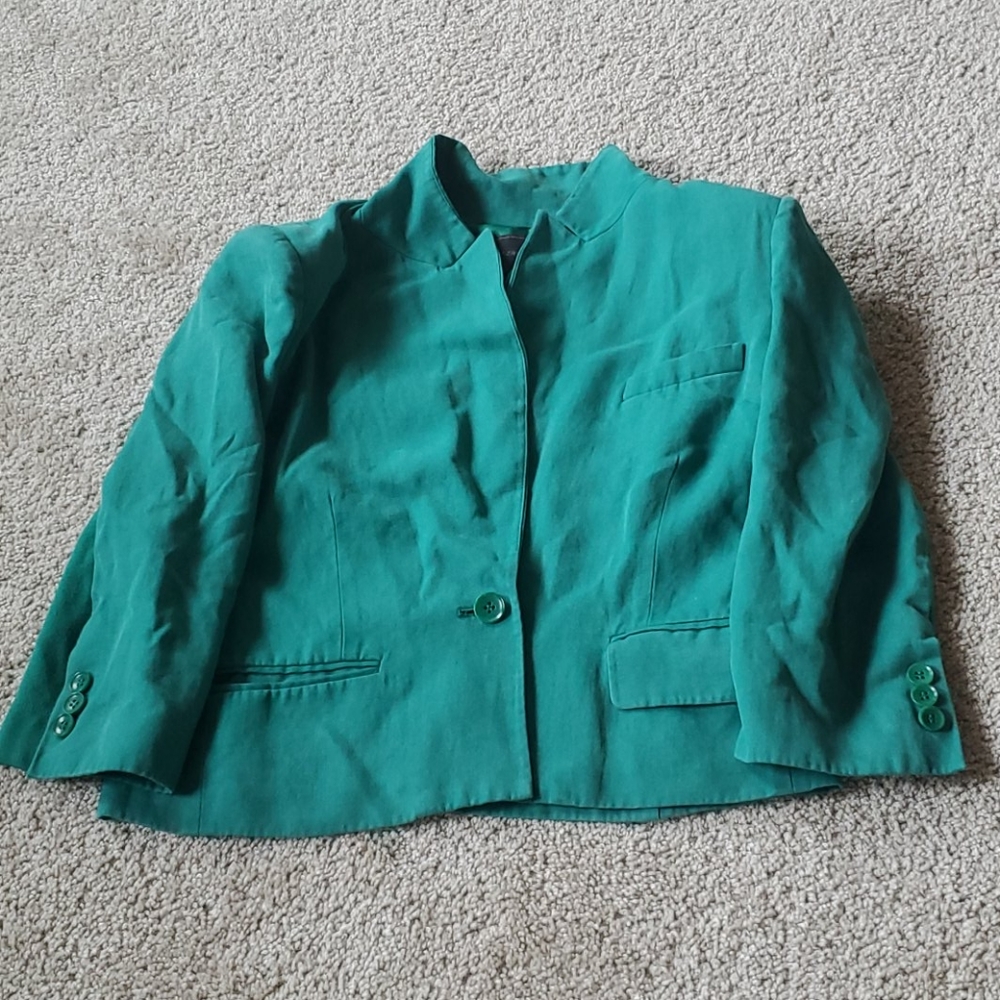 BCBG green 3/4 sleeve blazer